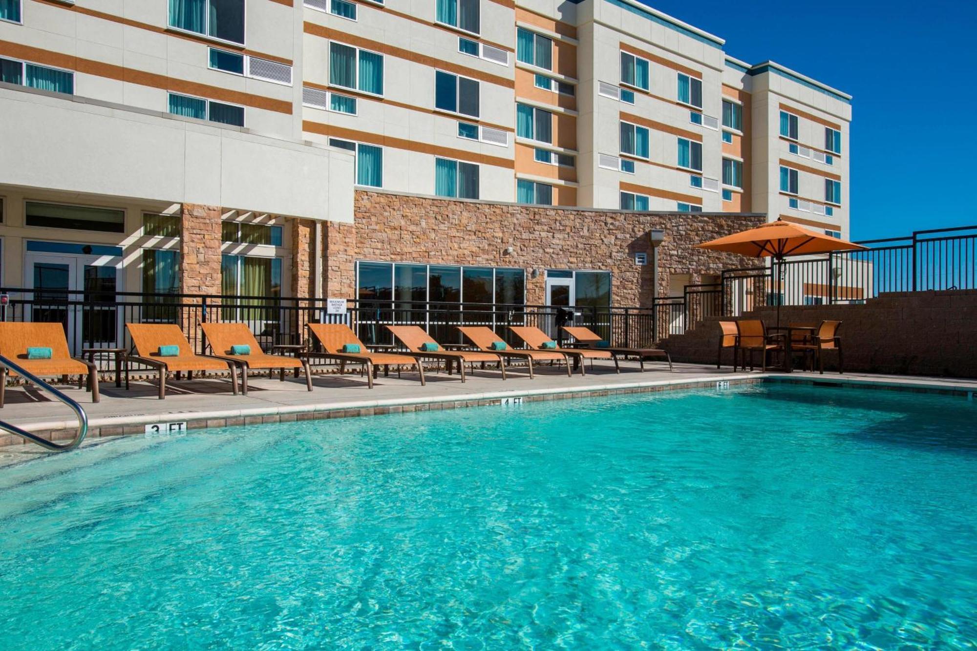 Courtyard By Marriott Dallas Midlothian At Midlothian Conference Center Buitenkant foto