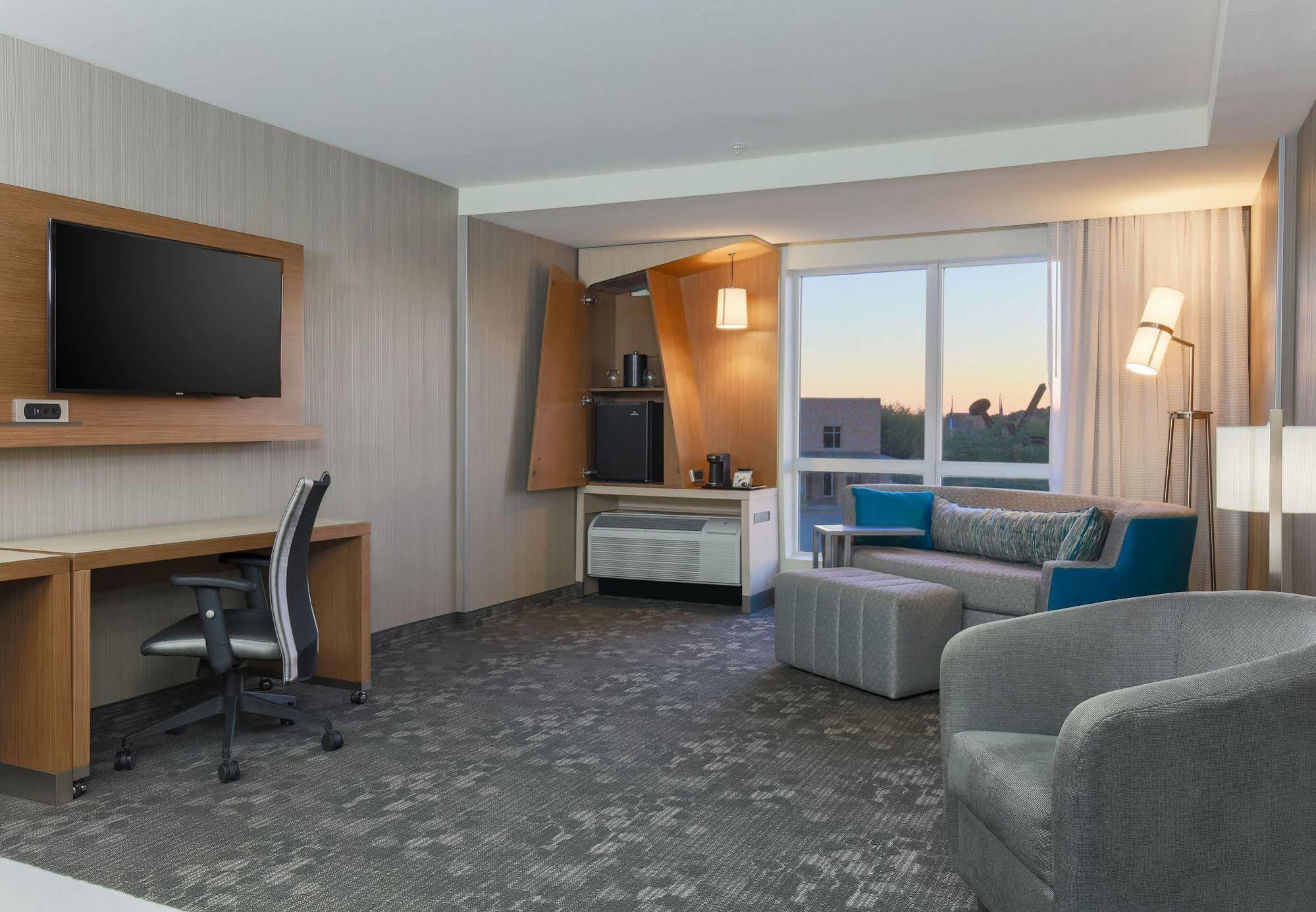 Courtyard By Marriott Dallas Midlothian At Midlothian Conference Center Buitenkant foto